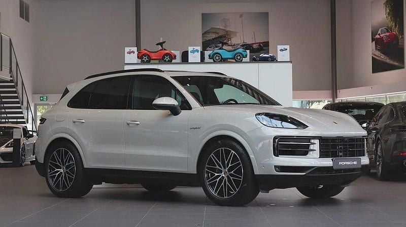 Ljusbrun Begagnad 2024 Porsche Cayenne SUV | 995 000 kr - Bild 1/4