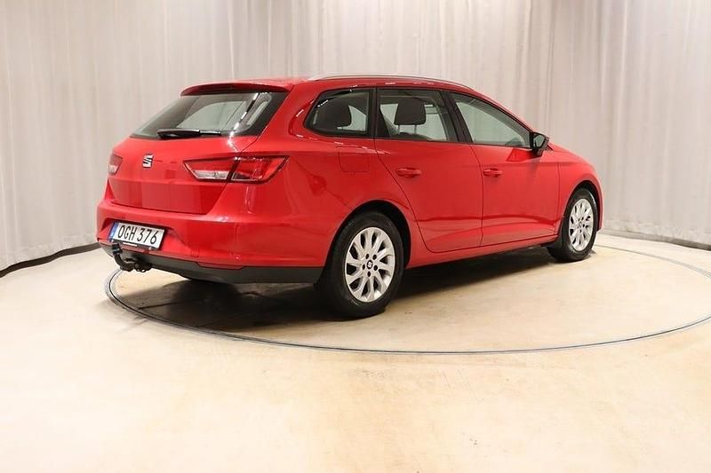 Begagnad Seat Leon ST 110 HK (80 kW) 2016 Röd Kombi