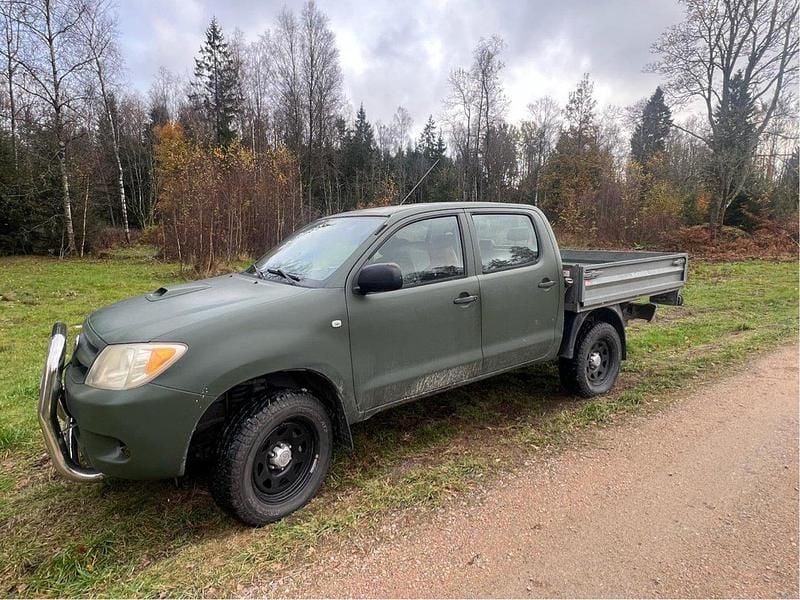Röd Begagnad 2008 Toyota HiLux Pickup | 135 000 kr (Marknadspris) - Bild 1/3