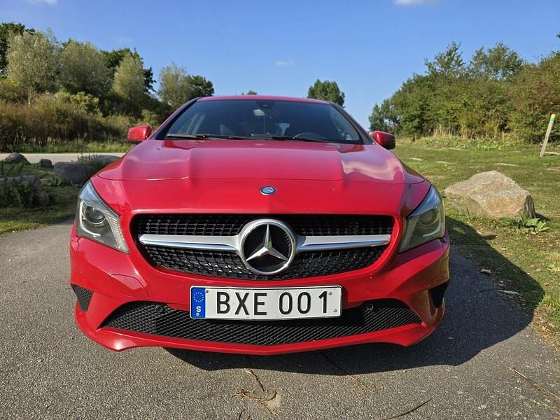 Röd Begagnad 2015 Mercedes CLA180 Sedan | 129 900 kr - Bild 1/4