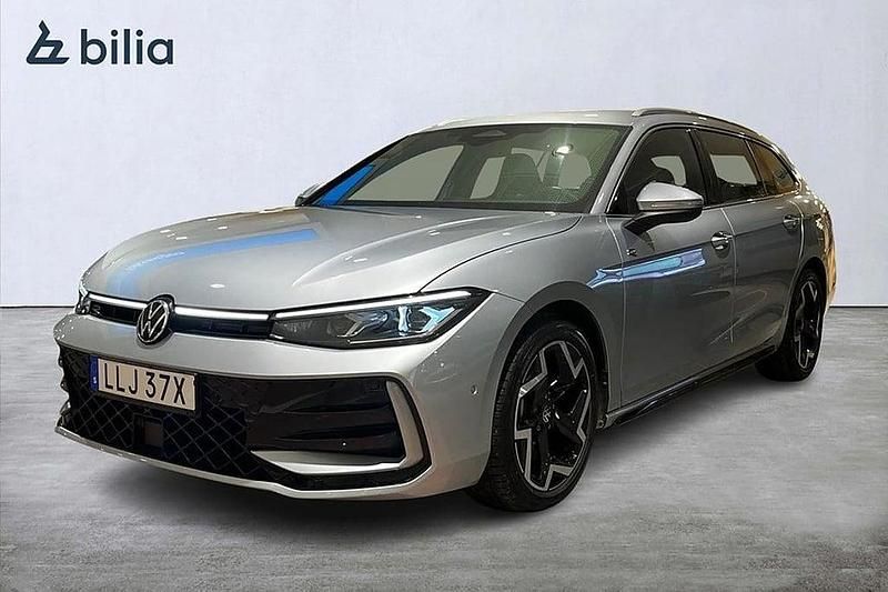 Begagnad VW Passat R-line 196 HK (144 kW) 2024 Silver Kombi