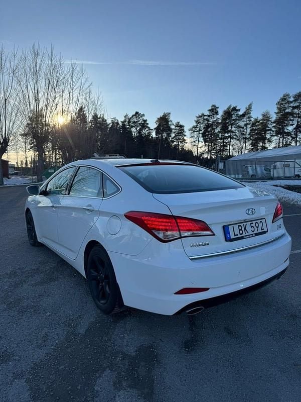 Vit Begagnad 2012 Hyundai i40 | 69 900 kr (Bra pris) - Bild 1/4