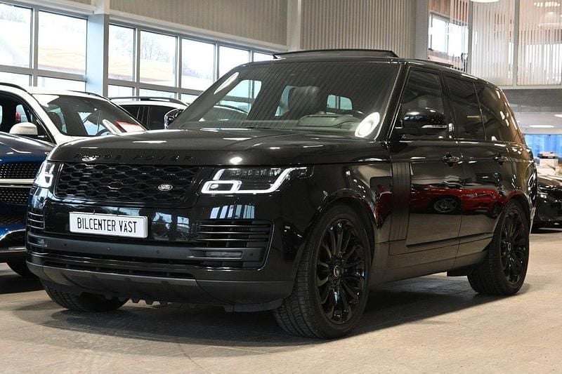 Svart (svart metallic) Begagnad 2018 Land Rover Range Rover Vogue SUV | 699 000 kr (Marknadspris) - Bild 1/4