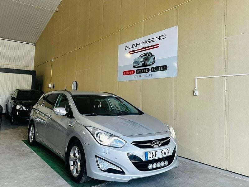Silver Begagnad 2012 Hyundai i40 Kombi | 54 900 kr (Lite dyr) - Bild 1/4