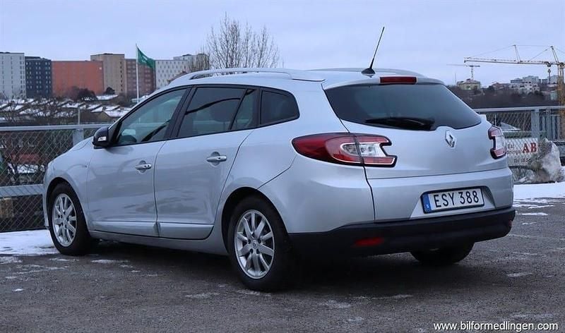 Begagnad Renault Mégane III 110 HK (80 kW) 2015 Silver metallic Kombi
