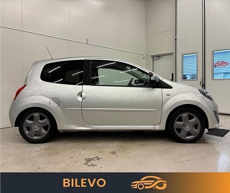 Begagnad Renault Twingo 75 HK (55 kW) 2011 Silver Halvkombi