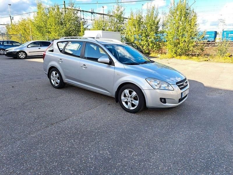 Begagnad Kia Ceed Sportswagon EX 116 HK (85 kW) 2007 Silver Kombi