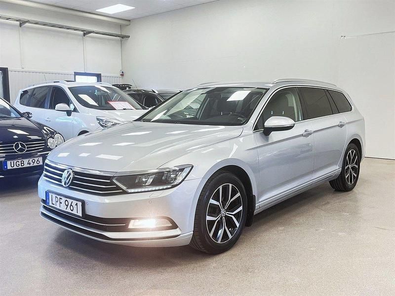 Silver Begagnad 2015 VW Passat Business Kombi | 114 900 kr (Lite dyr) - Bild 1/4