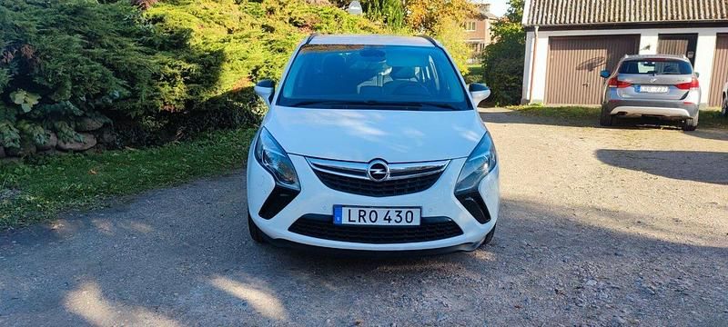Vit Begagnad 2015 Opel Zafira Tourer Enjoy Minibuss | 64 900 kr (Marknadspris) - Bild 1/4
