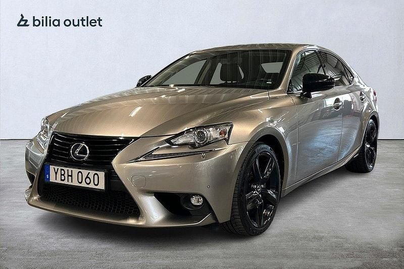 Ljusgrå Begagnad 2015 Lexus IS300h Sport Line Sedan | 219 900 kr (Lite dyr) - Bild 1/3