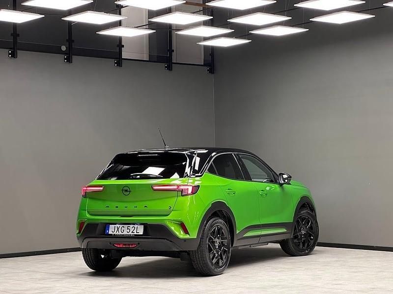 Begagnad Opel Mokka-e GS Line 100 kW (136 HK) 2022 Grön SUV