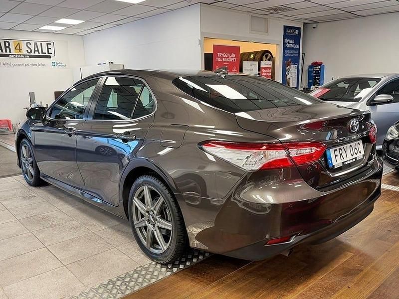 Begagnad Toyota Camry 218 HK (160 kW) 2020 Mörkbrun Sedan