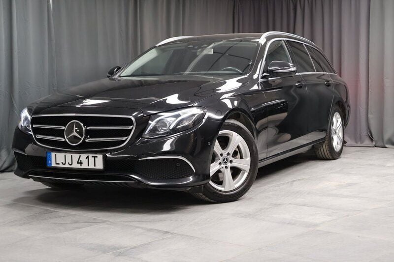 Svart Begagnad 2019 Mercedes E220 Avantgarde Kombi | 359 000 kr (Marknadspris) - Bild 1/4