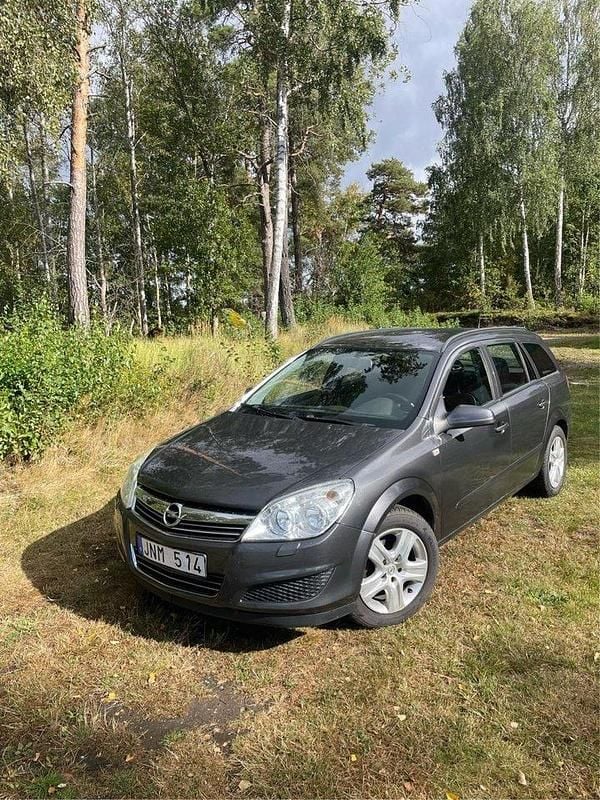 Grå Begagnad 2009 Opel Astra Kombi | 33 000 kr (Lite dyr) - Bild 1/4