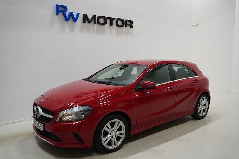 Begagnad Mercedes A180 122 HK (89 kW) 2017 Röd Halvkombi