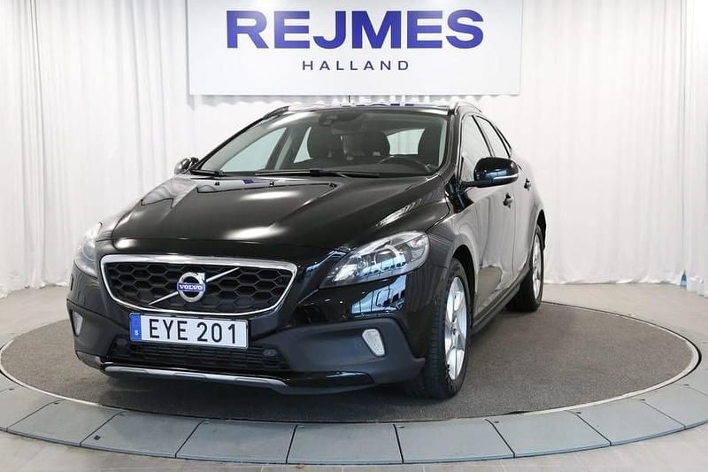 Svart Begagnad 2015 Volvo V40 CC Summum Kombi | 159 500 kr - Bild 1/4