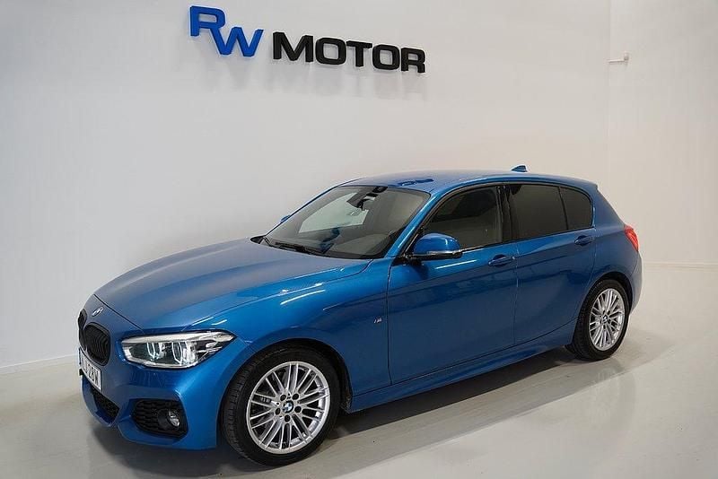 Blå Begagnad 2019 BMW 120 M Sport Halvkombi | 199 800 kr (Bra pris) - Bild 1/4