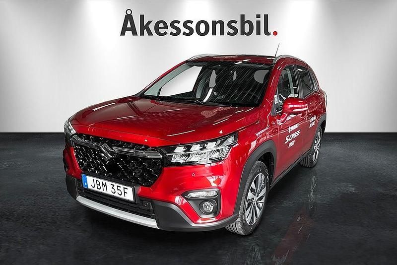 Röd Ny 2025 Suzuki SX4 S-Cross Kombi | 384 900 kr (Lite dyr) - Bild 1/4