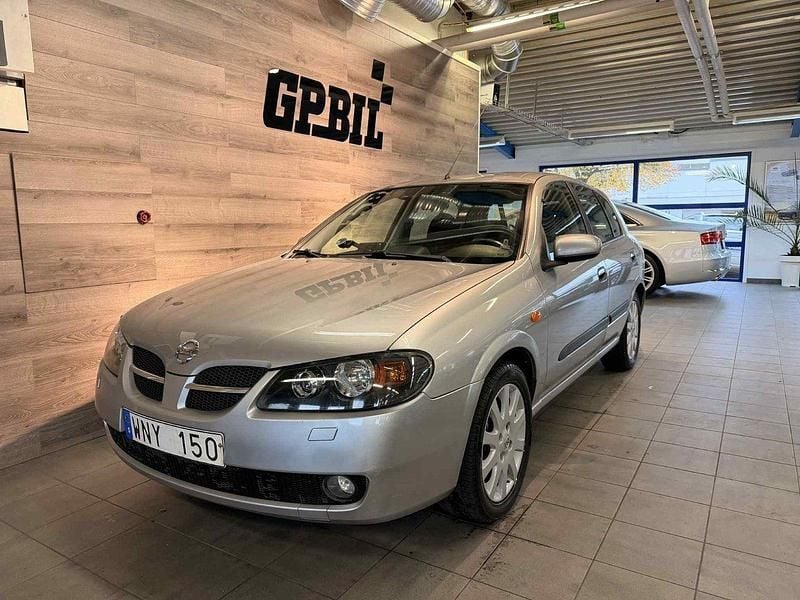 Silver Begagnad 2004 Nissan Almera Halvkombi | 34 900 kr (Marknadspris) - Bild 1/4
