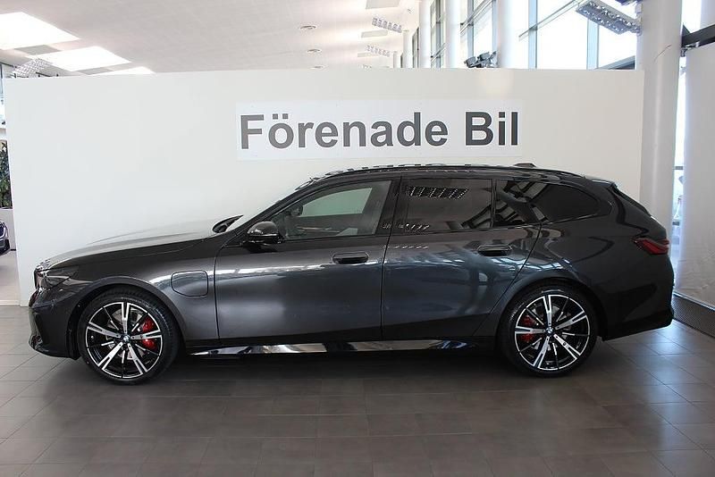 Begagnad BMW 530e Shadowline 2026 Grå Kombi