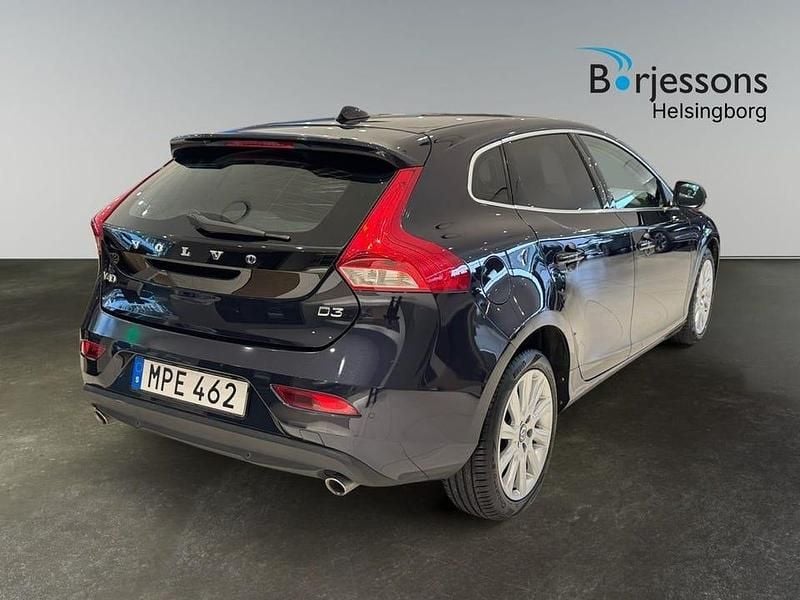 Begagnad Volvo V40 Momentum 151 HK (111 kW) 2016 Blå Halvkombi