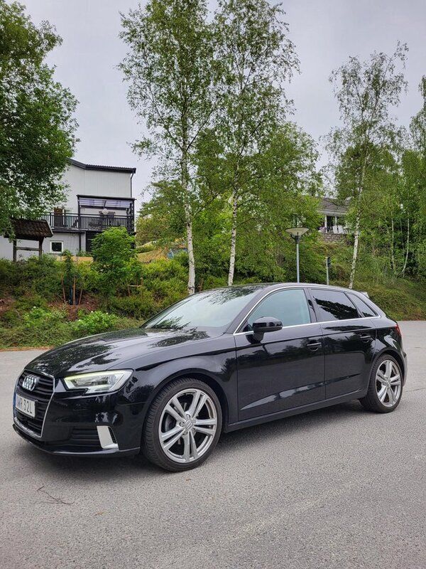 Svart Begagnad 2020 Audi A3 Sportback Sport Halvkombi | 220 000 kr (Marknadspris) - Bild 1/4