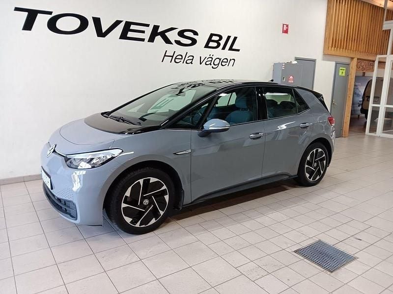 Grå (moonstone grey black) Begagnad 2023 VW ID.3 Pro Halvkombi | 259 900 kr (Marknadspris) - Bild 1/4