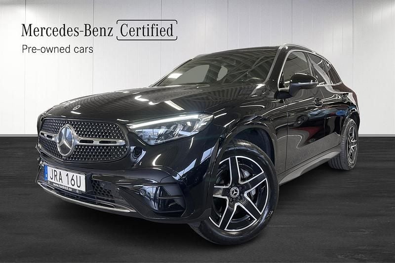 Svart (black) Begagnad 2023 Mercedes GLC300e AMG line SUV | 589 900 kr (Superpris) - Bild 1/4