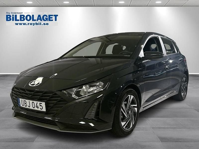Grå metallic Begagnad 2023 Hyundai i20 Essential Halvkombi | 194 000 kr (Bra pris) - Bild 1/4
