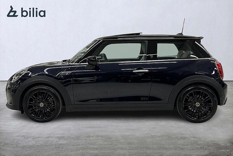 Begagnad Mini Cooper SE 135 kW (184 HK) 2023 Blå Halvkombi