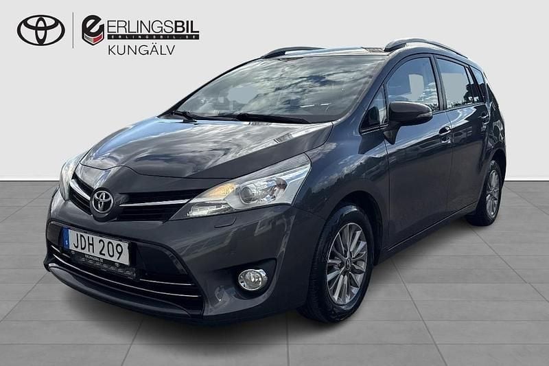 Mörkgrå Begagnad 2016 Toyota Verso Active Minibuss | 149 900 kr (Marknadspris) - Bild 1/3