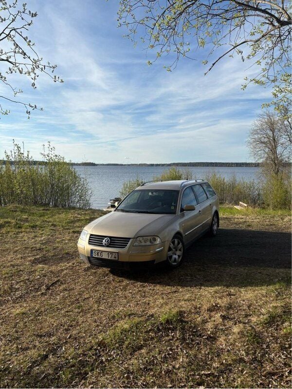 Brun Begagnad 2001 VW Passat Kombi | 10 000 kr (Superpris) - Bild 1/4