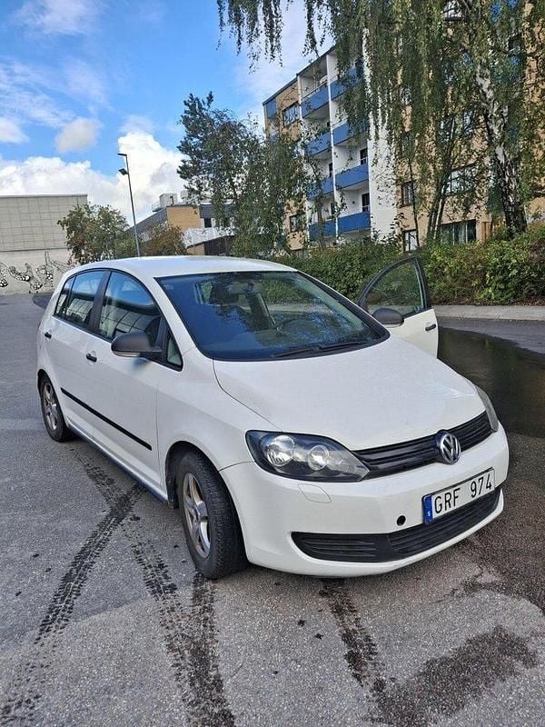 Vit Begagnad 2011 VW Golf Plus Cross Minibuss | 35 000 kr (Superpris) - Bild 1/4