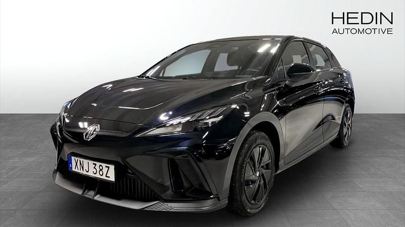 Svart Begagnad 2023 MG MG4 EV Halvkombi | 254 900 kr (Marknadspris) - Bild 1/4