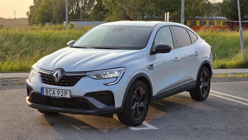 Vit Begagnad 2023 Renault Arkana R.S. SUV | 264 500 kr (Marknadspris) - Bild 1/4
