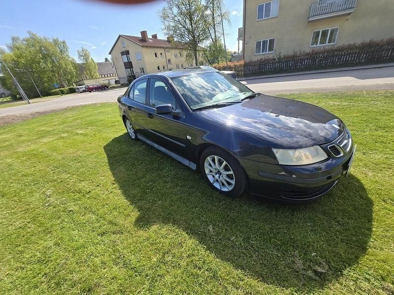 Blå Begagnad 2004 Saab 9-3 Linear Sedan | 19 900 kr (Marknadspris) - Bild 1/4
