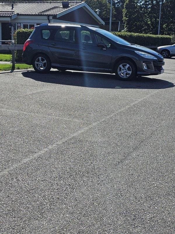 Grå Begagnad 2009 Peugeot 308 Kombi | 25 000 kr (Marknadspris) - Bild 1/4