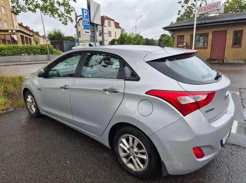 Begagnad 2013 Hyundai i30 Halvkombi | 74 000 kr (Bra pris) - Bild 1/4