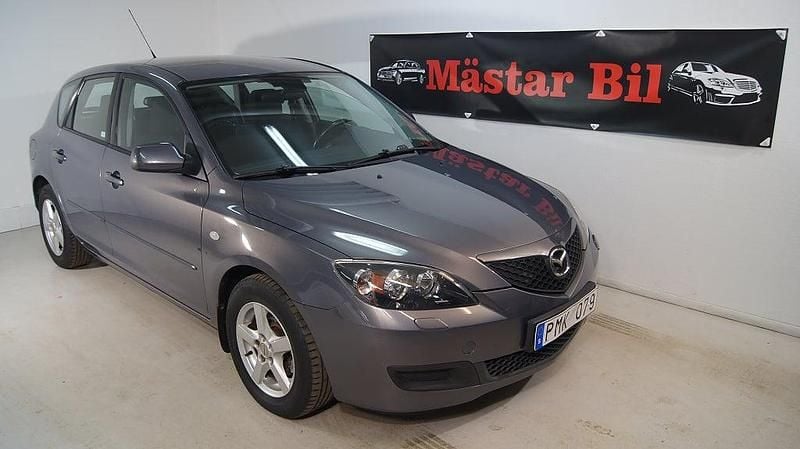 Grå Begagnad 2006 Mazda 3 Inclusive Halvkombi | 34 900 kr (Marknadspris) - Bild 1/4