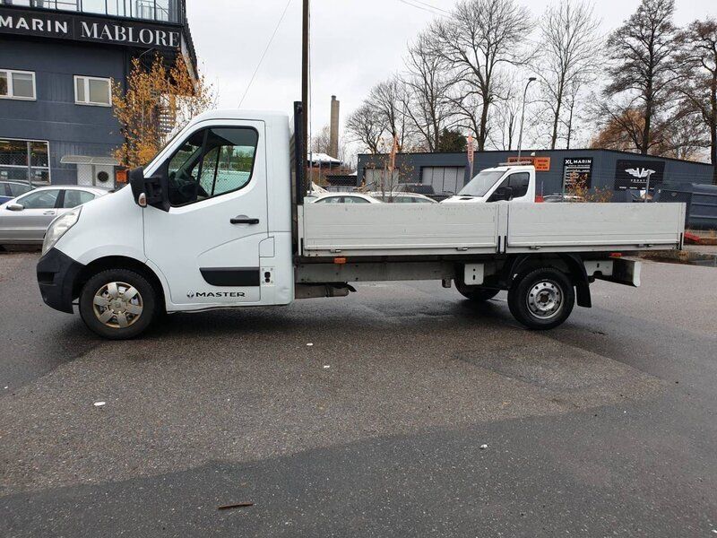 Vit Begagnad 2016 Renault Master Van | 158 500 kr (Marknadspris) - Bild 1/4