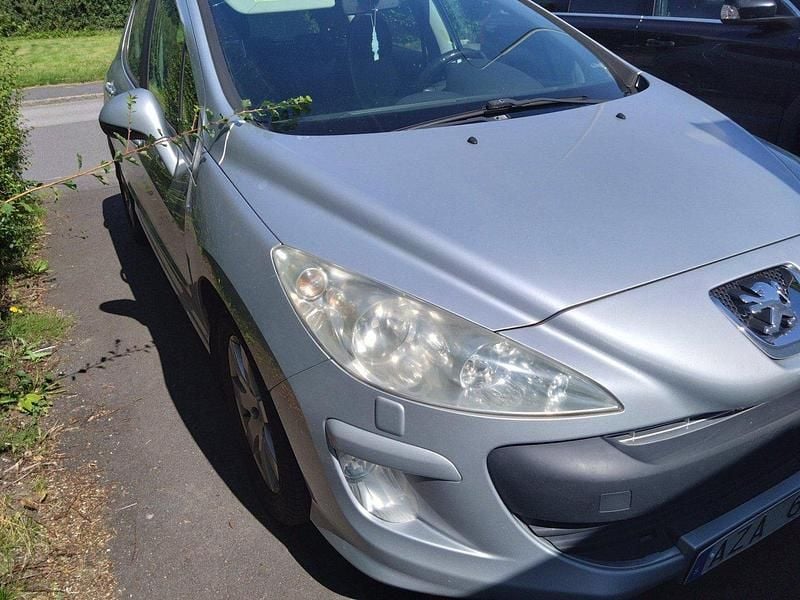Grå Begagnad 2008 Peugeot 308 Halvkombi | 15 000 kr (Bra pris) - Bild 1/4