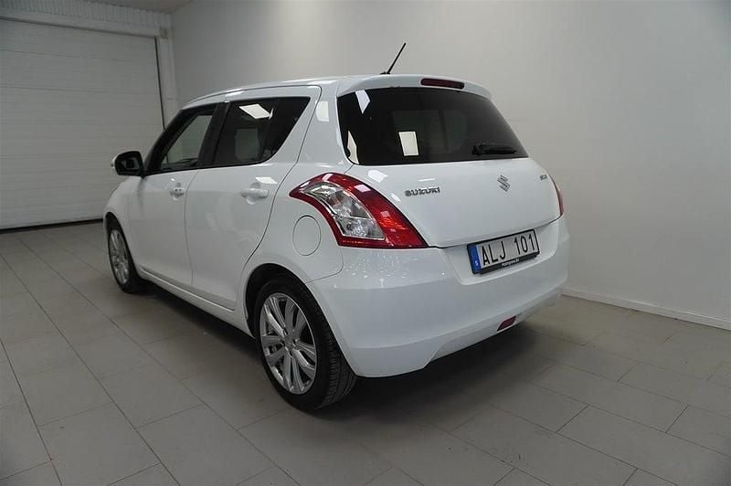 Begagnad Suzuki Swift Exclusive 94 HK (69 kW) 2013 Vit Halvkombi