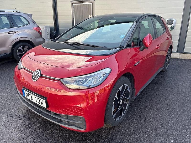 Röd Begagnad 2021 VW ID.3 Comfortline Halvkombi | 295 000 kr (Dyr) - Bild 1/3