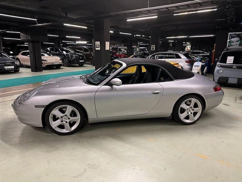 Begagnad Porsche 911 Carrera 301 HK (221 kW) 1999 Artic silver