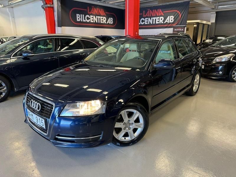 Mörkblå metallic Begagnad 2011 Audi A3 Sportback Halvkombi | 79 900 kr (Lite dyr) - Bild 1/4