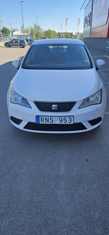Vit Begagnad 2013 Seat Ibiza Halvkombi | 65 000 kr (Marknadspris) - Bild 1/4