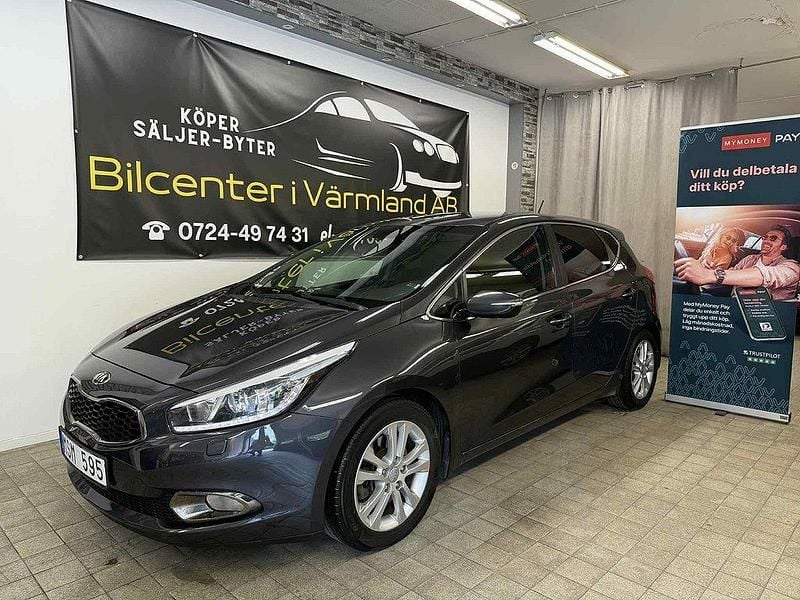 Mörkgrå Begagnad 2012 Kia Ceed Comfort Halvkombi | 54 900 kr (Marknadspris) - Bild 1/4
