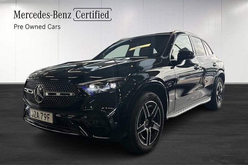 Svart Begagnad 2024 Mercedes GLC300e AMG SUV | 749 900 kr (Marknadspris) - Bild 1/4