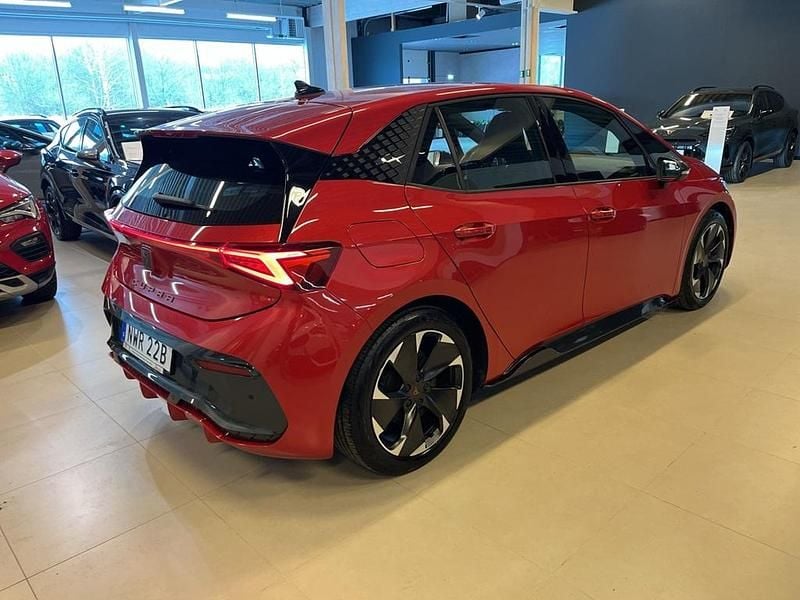 Begagnad Cupra Born e-Boost 172 kW (234 HK) 2023 Röd Halvkombi