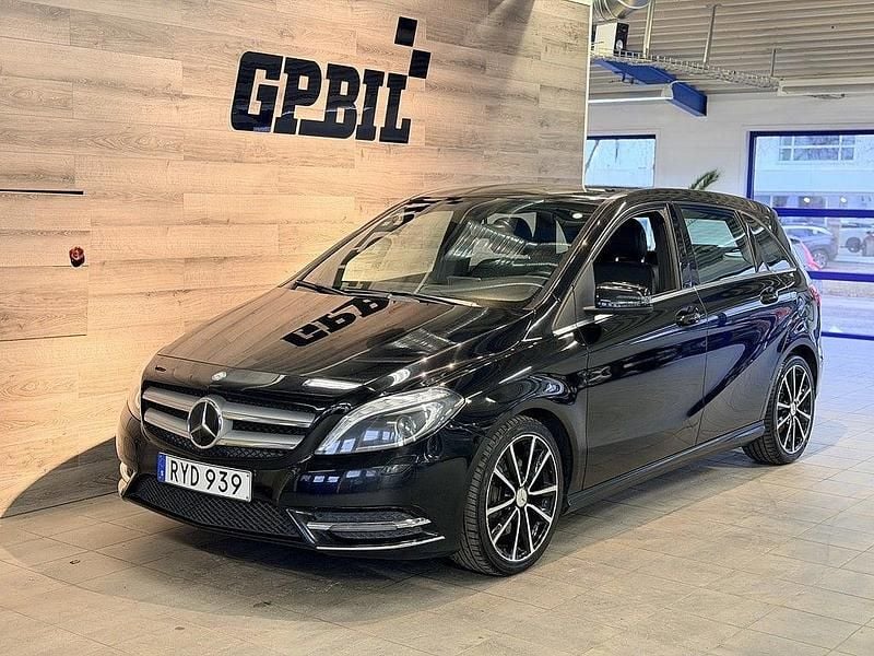 Svart Begagnad 2014 Mercedes B220 Minibuss | 89 900 kr - Bild 1/4